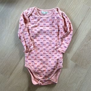 Oeuf love onesie